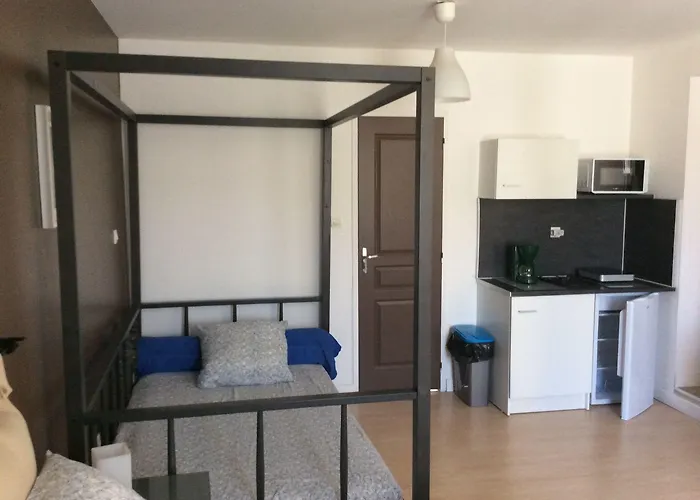 Hotell Les Fleurs Bleues