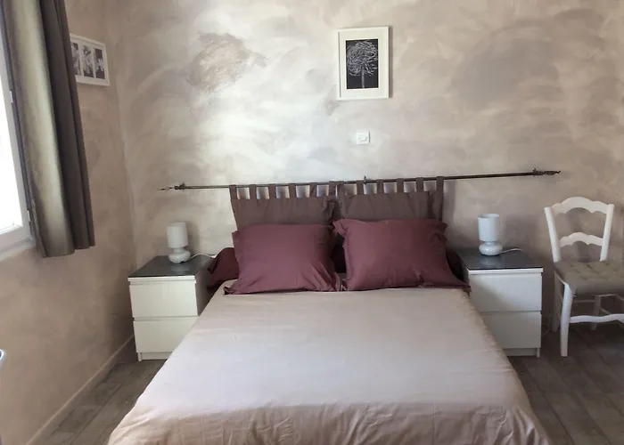 Les Fleurs Bleues Hotell 3*